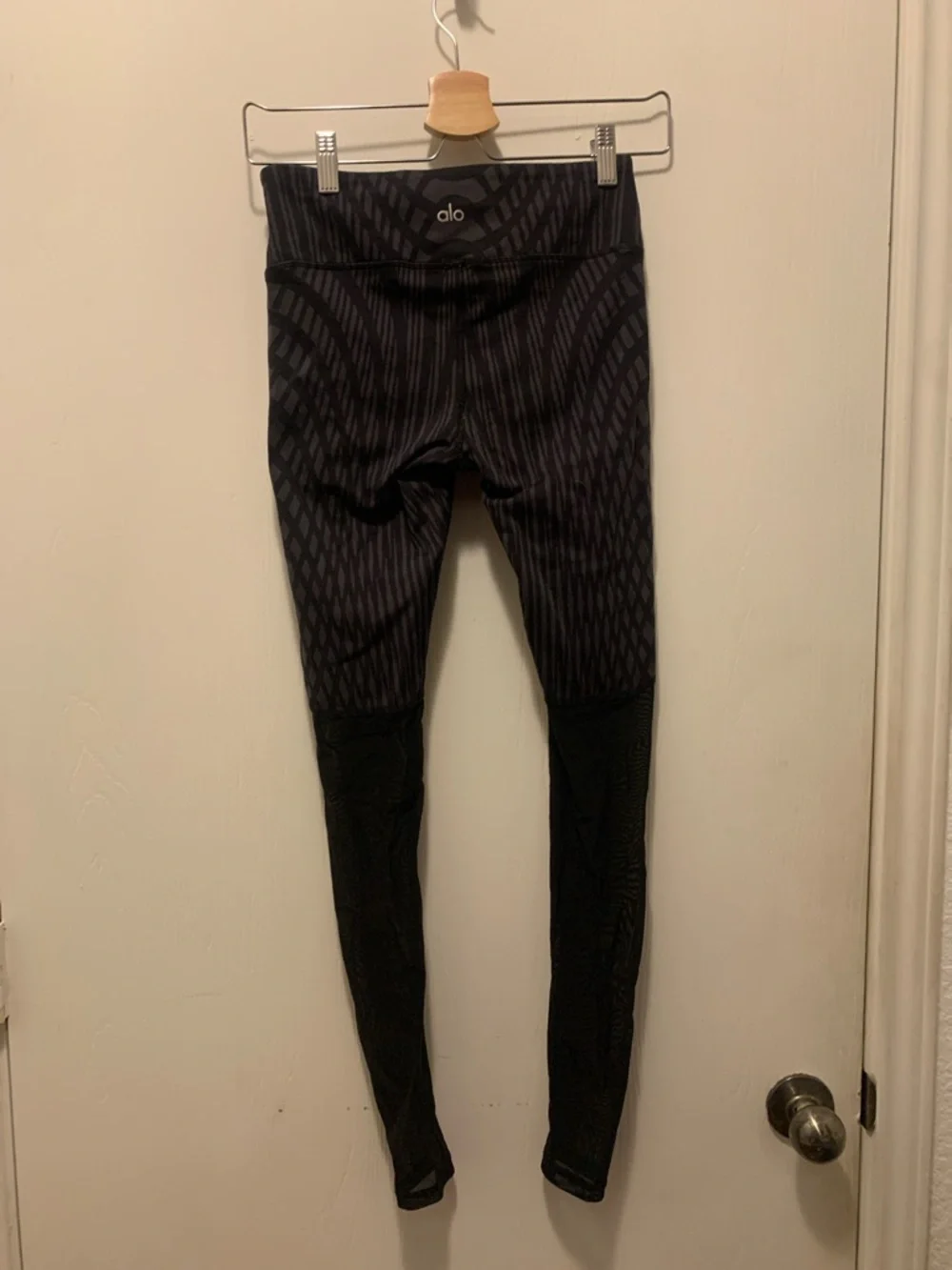 ALO Yoga Black & Charcoal Patterned Mesh Leggings